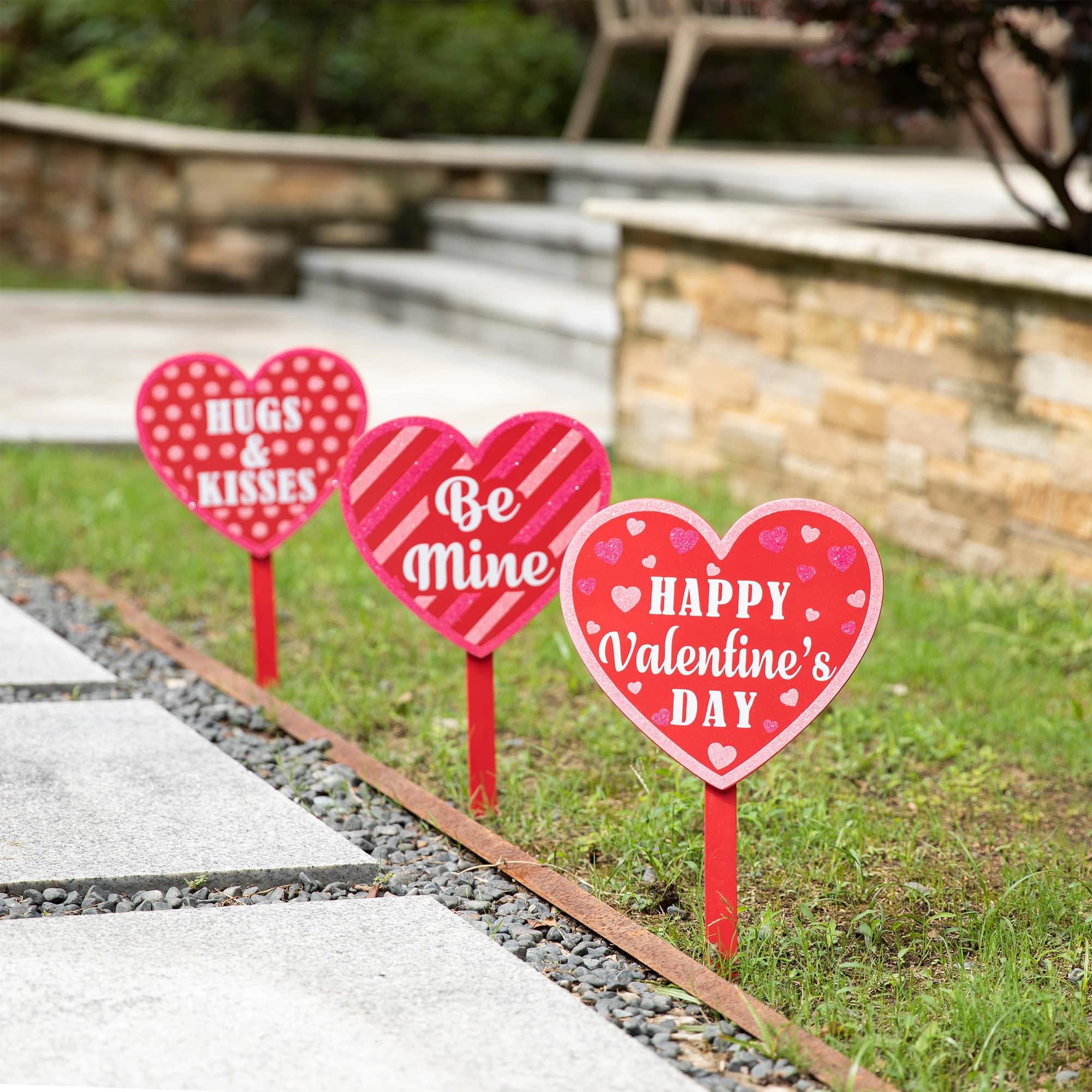 Glitzhome® 15" Wooden Heart-Shaped Valentine's Yard Stakes Set
